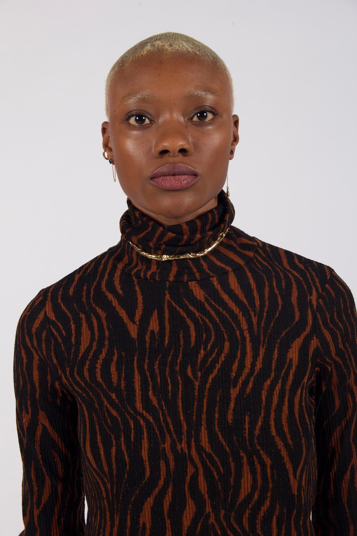 MOLTEN CHOKER